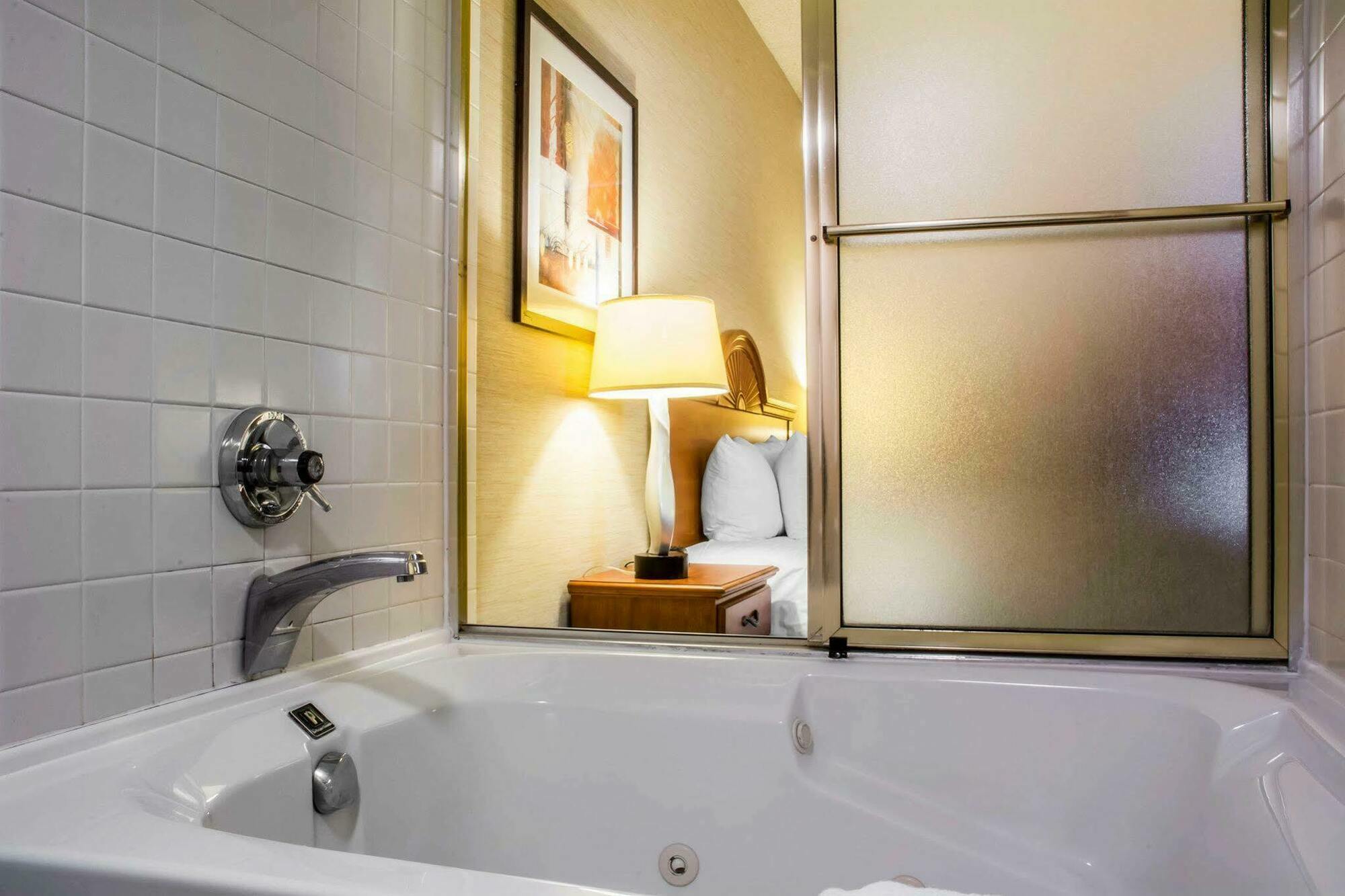Quality Inn & Suites Mansfield Eksteriør bilde